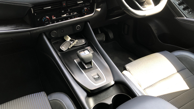 Nissan Qashqai 1.3 DiG-T MH 158 Tekna 5dr Xtronic Petrol Hatchback